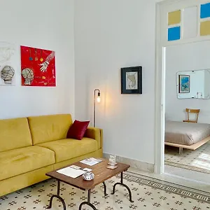 Domus Aleria Deluxe Bed & Breakfast